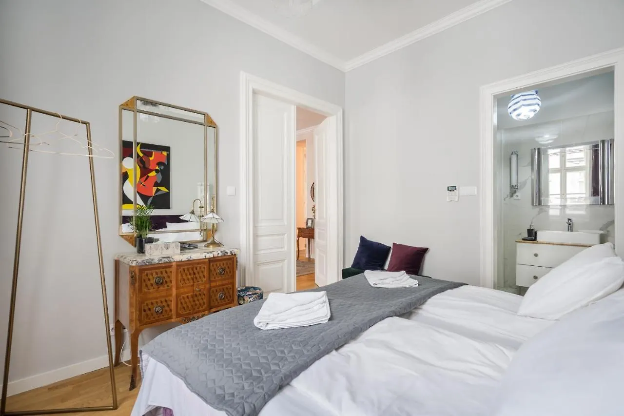 Bpr Adagio Design Home With A/C Budapest Ungheria